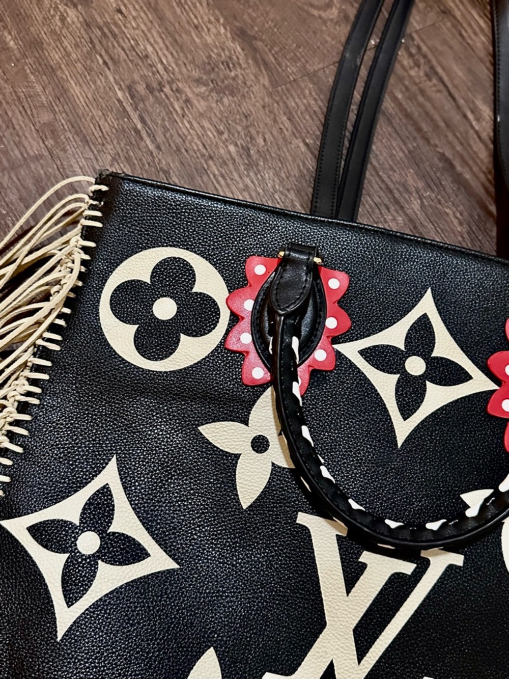 LV Large Tote Bag - Picture 5 of 6